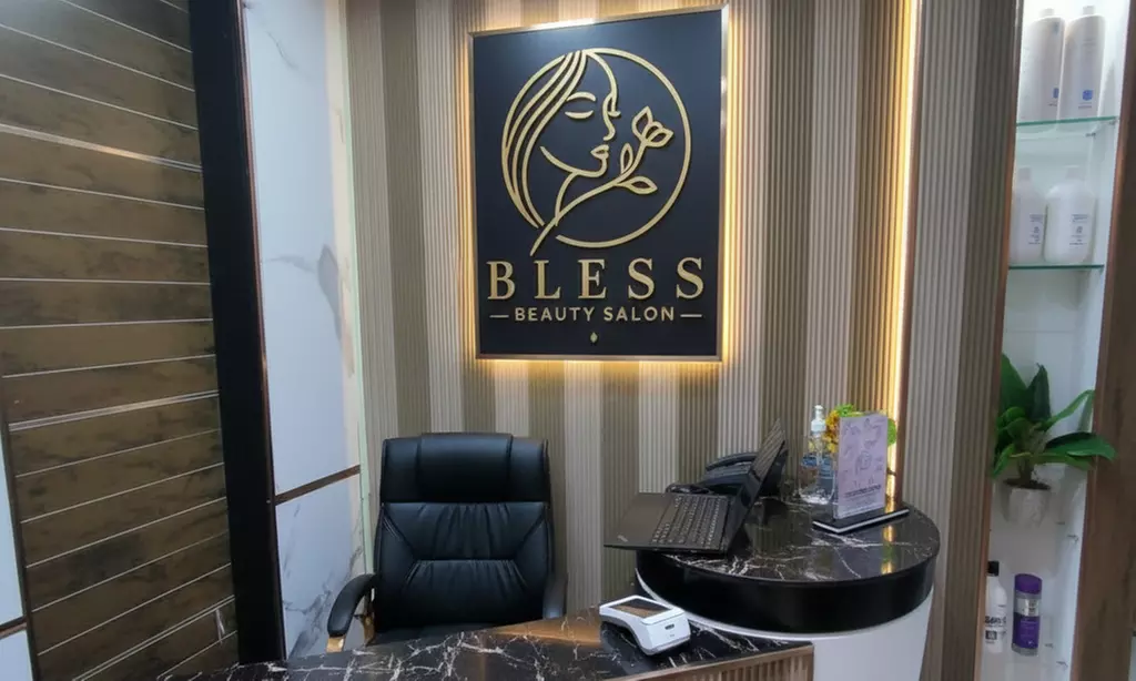 60-Min Hydrafacial, w/ Hairwash & Blowdry, or Full Body Spa Treatment