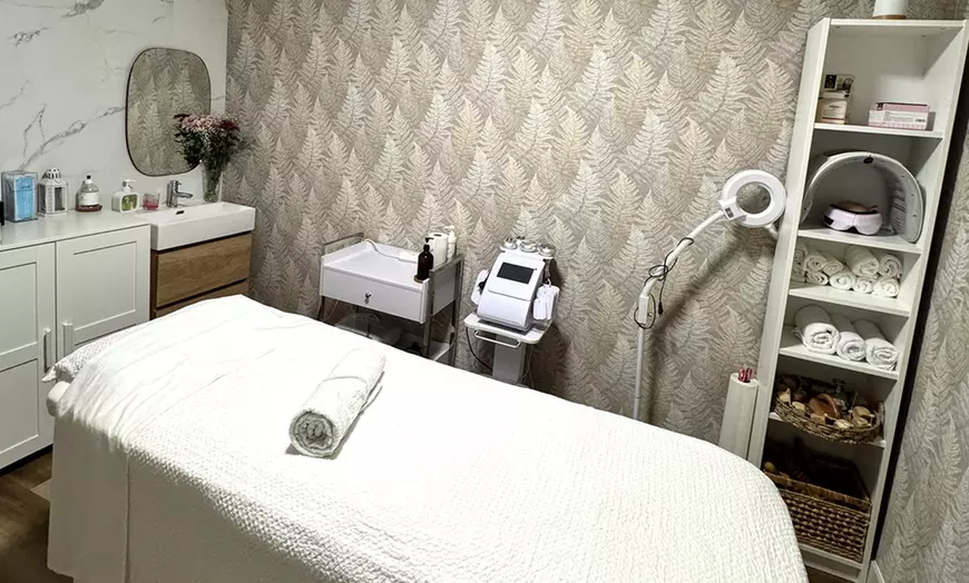 Image 2: ¡Luce una mirada única con tratamientos para pestañas y cejas para 1!