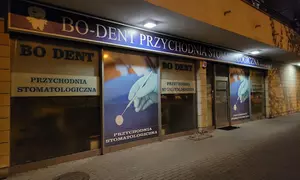 Aparat ortodontyczny metalowy lub porcelanowy dla pięknego uśmiechu