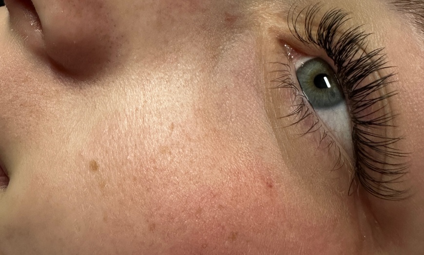 Image 4: Full Set Eyelash Extensions with One or Two Fill-in’s