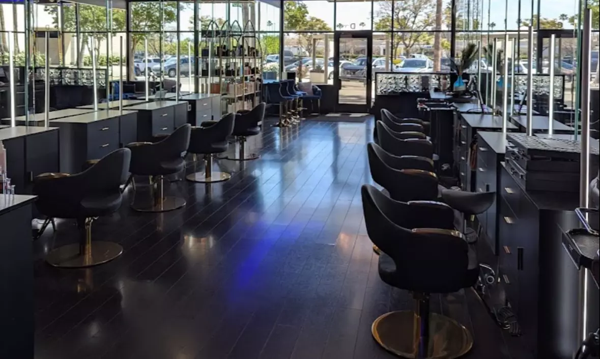 Haircut, Condition & Blowdry w/ Optional Highlights/Balayage/Touch-up!
