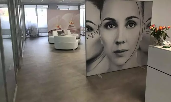 1 oder 4 Gesichtsbehandlungen: „Klassisches Bio-Microneedling oder Anti-Aging für 1 Person (bis zu 53% sparen) - Second Medium