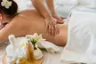 Entfliehe dem hektischen Alltag: Aromaöl-, Thai, Hot-Stone- o. Kräuterstempel-Ganzkörpermassage (bis 25% sparen) - Second Medium