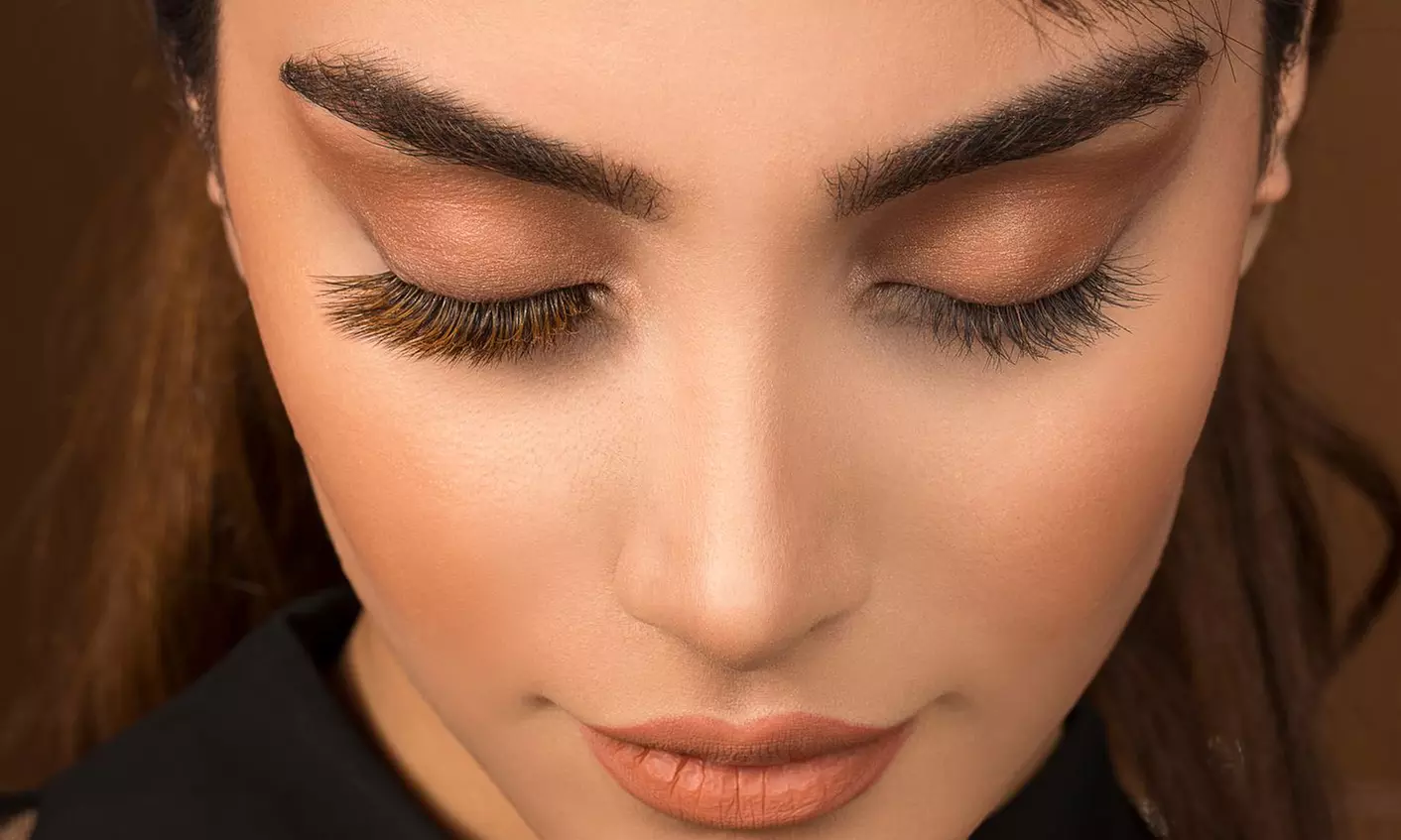 Extensiones de pestañas, volumen o natural, con cejas y diseño