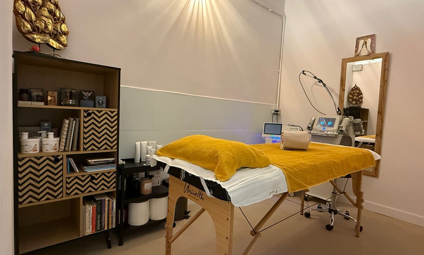 Image 3: Limpieza facial y opción a radiofrecuencia en rostro, cuello y escote