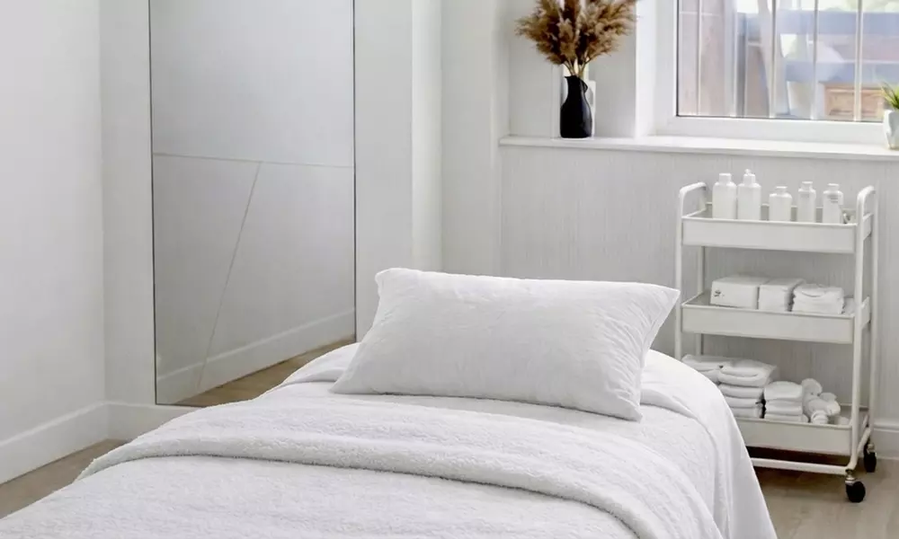 Get 60-Min Glass Skin/Signature Facial with Medical Grade products