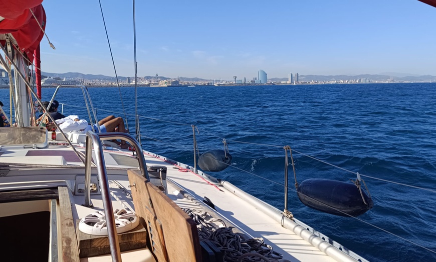 Image 5: Salida de 2 horas en barco con tripulación para hasta 4 personas