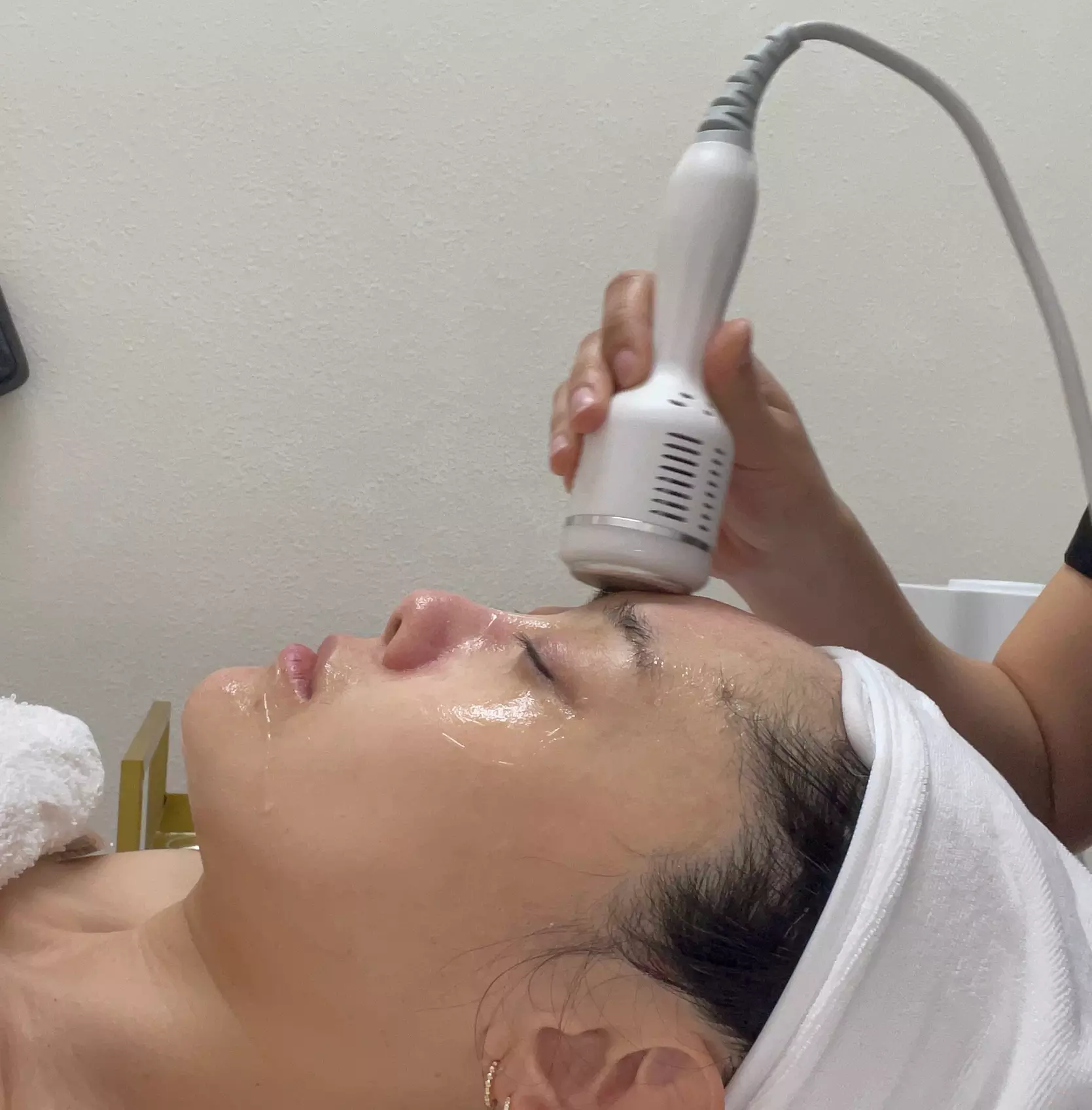 1, 2 or 3 Sessions of Deep Cleaning Facial & Shoulder & Neck Massage