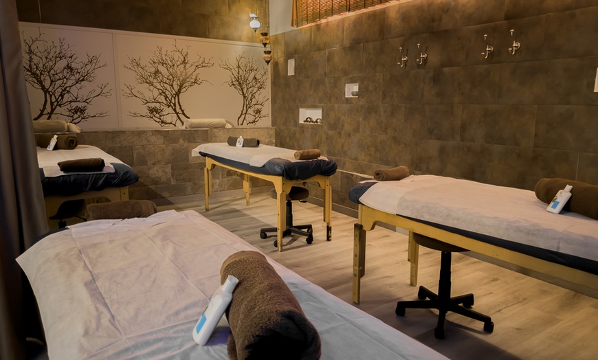 Image 5: Circuito hidrotermal para dos con masaje relajante y chocolate spa 