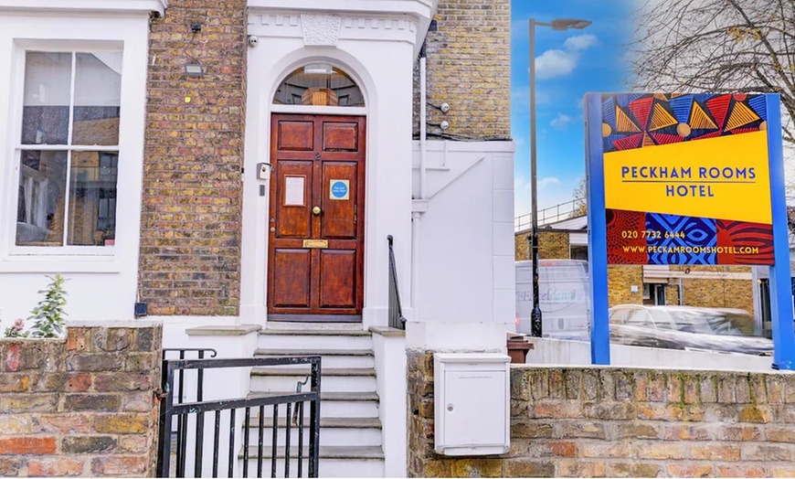 Image 4: London: Standard / Superior Double Room for Two with Breakfast