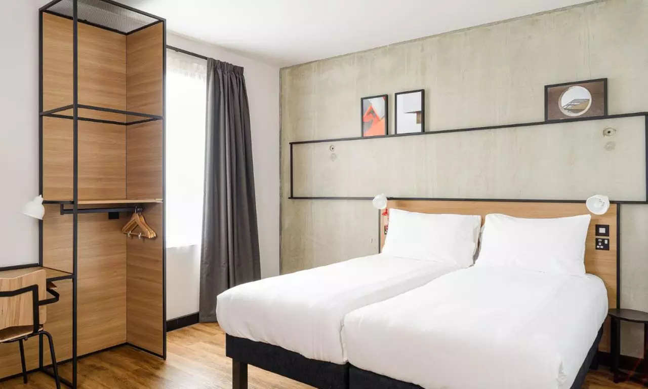 Somerset: Standard Double Room with En Suite and Breakfast