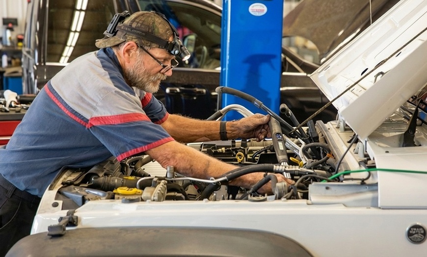 Image 3: One Conventional, Synthetic Blend, or Full Synthetic Oil Change (5qts)