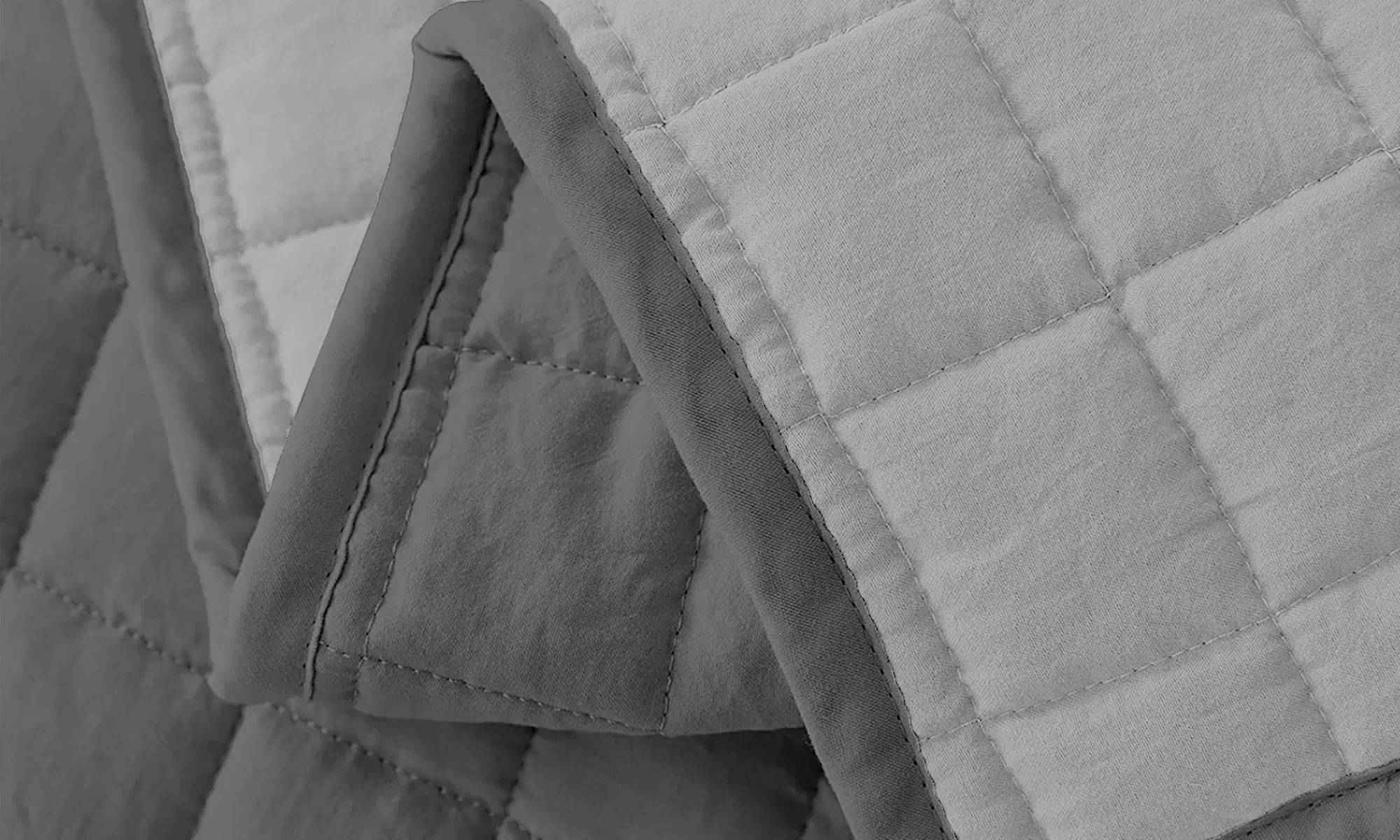 Italian 4-Season Two-Tone Hypoallergenic Quilt