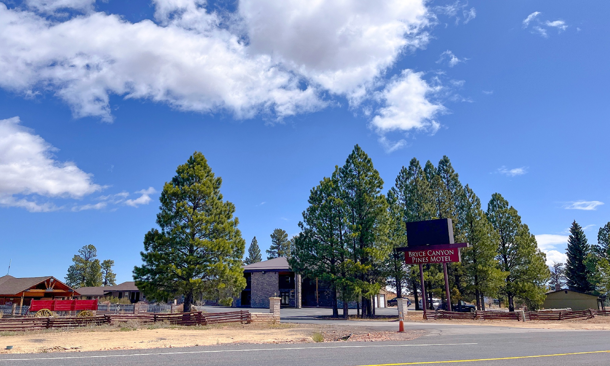 Cozy Inn Near Bryce Canyon National Park with Restaurant & Pool
