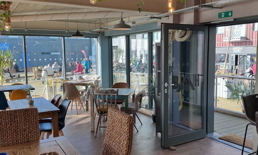 Image 3: Savor Every Bite: Bottomless Brunch for 2, 3, or 4 People!