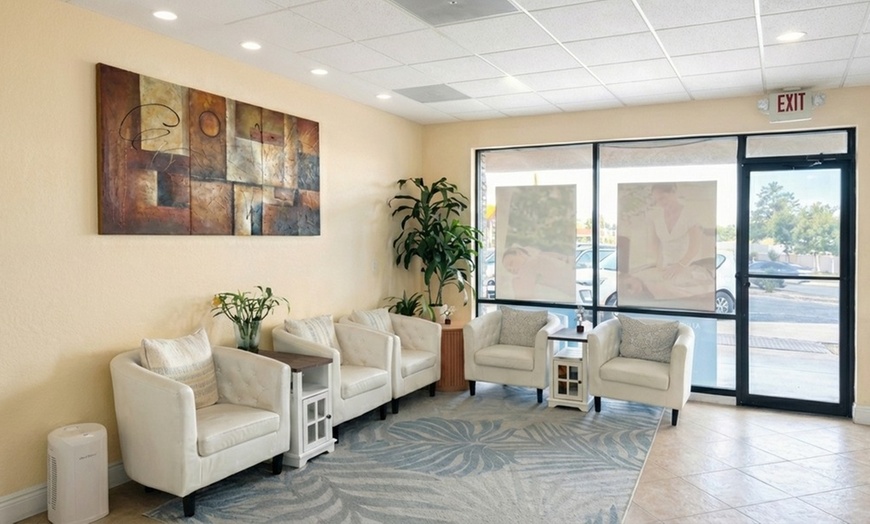 Image 12: 70-Minute AI and Therapist Hybrid Massage with Red Light Recovery