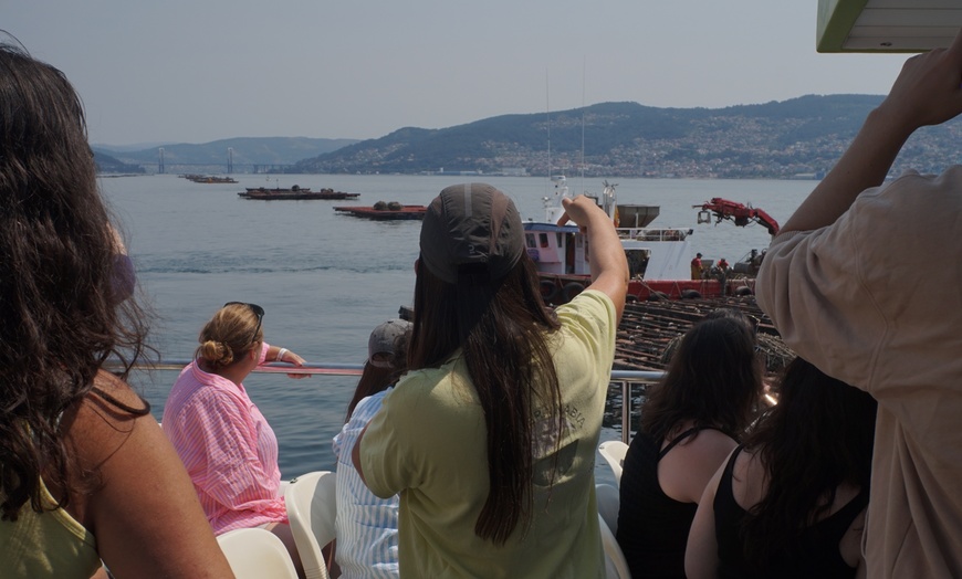 Image 14: Ruta del mejillón con degustación en catamarán para niño o adulto
