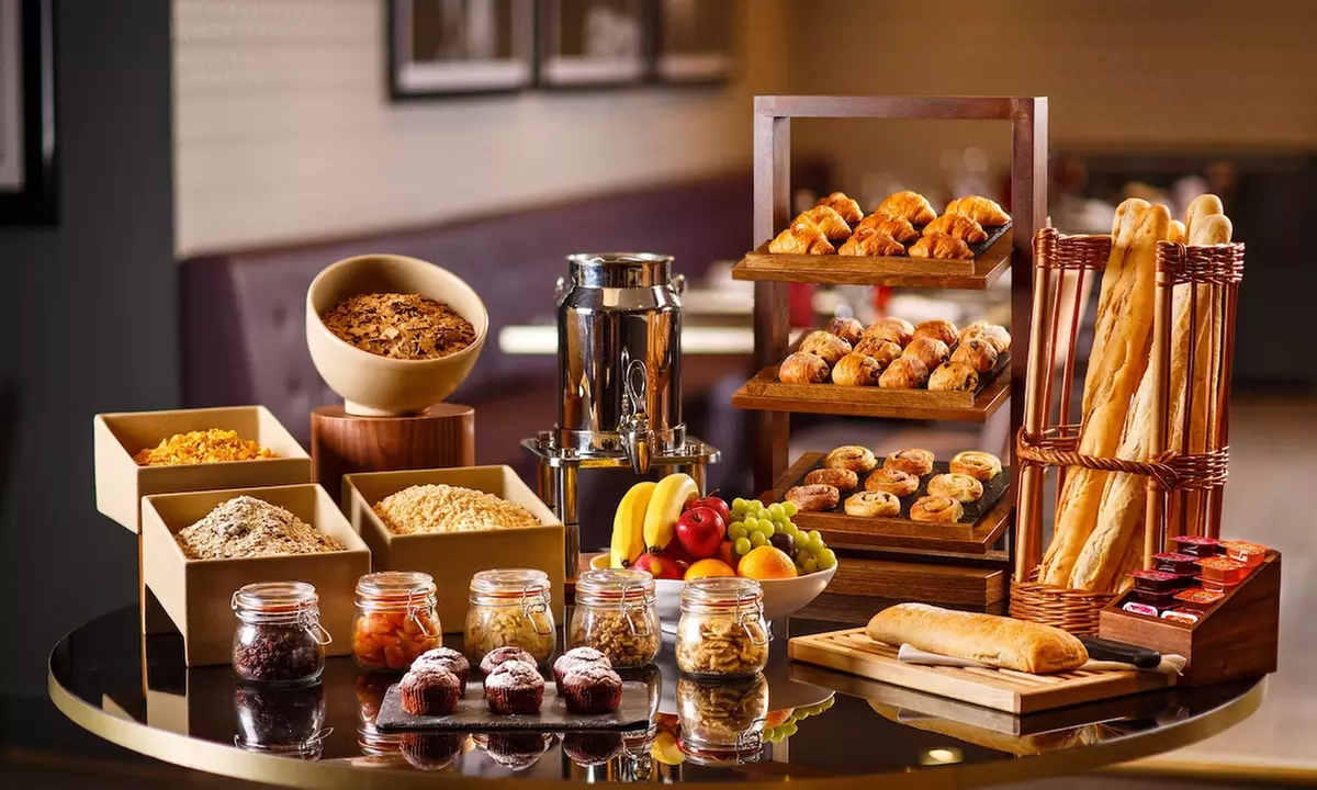 4* Kent: Double or Family Room with Optional Breakfast, Drink & More