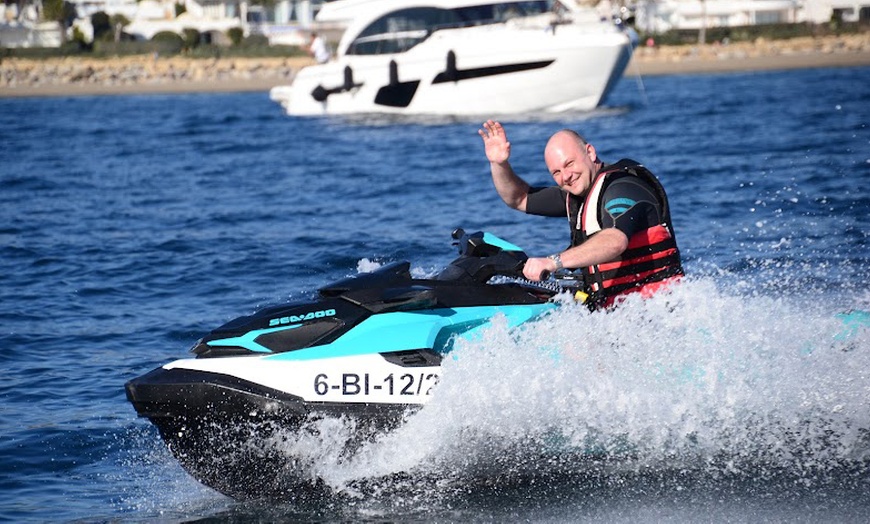 Image 5:  Paseo de 15 o 30 minutos en moto de agua para 1 o 2 personas