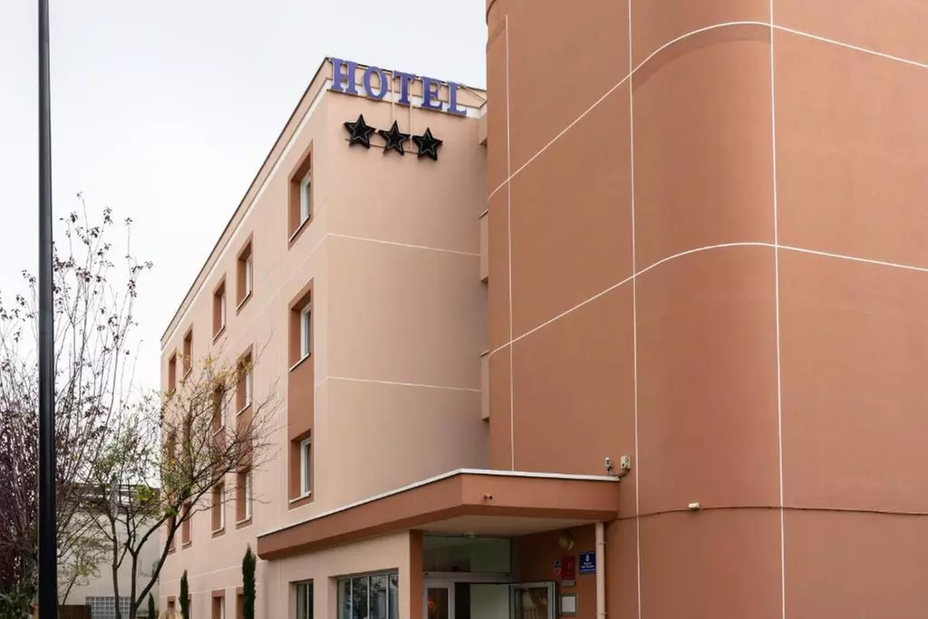 Proche Paris : chambre double avec petit-déjeuner en option