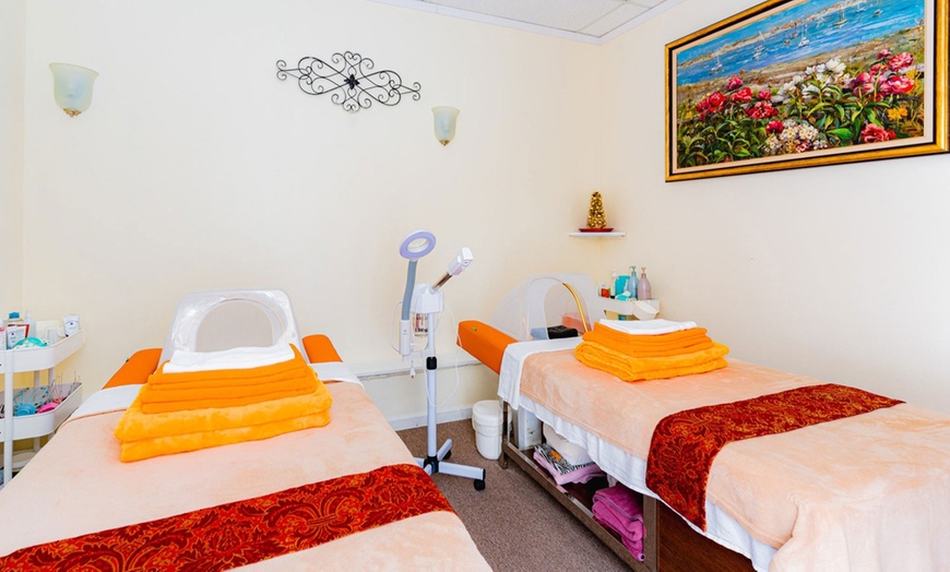 Image 3: 60-Min Massage with Hot Towels/Hot Stones, Signature Facial and More 