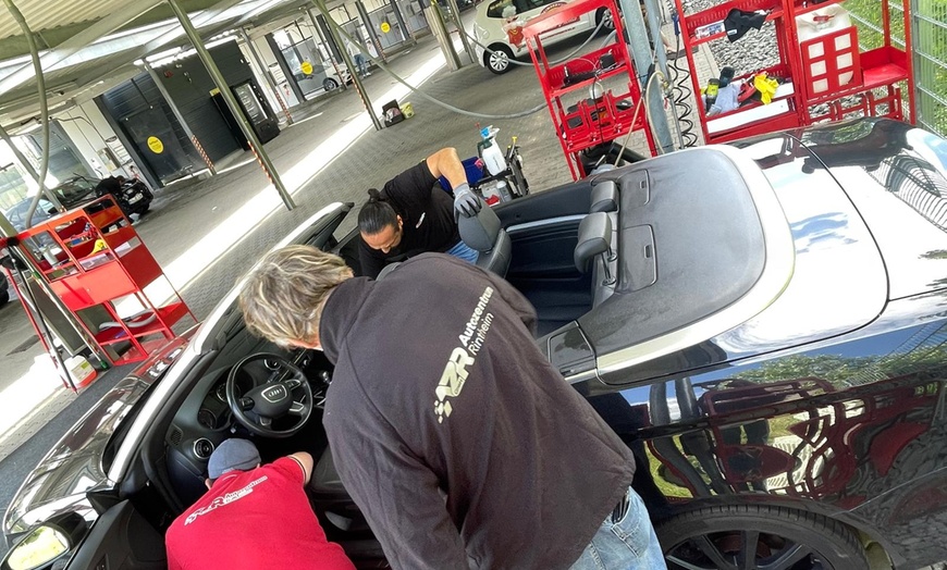 Image 6: Premium-Innen- oder Außenreinigung für verschiedene Fahrzeugarten