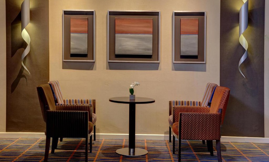 Image 2: Swansea: 1 or 2 Nights with Breakfast, Early Check-In & Late Check-Out