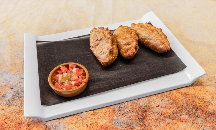 Image 10: Menú para 2 o 4 personas con entrantes, principales, postres y bebidas