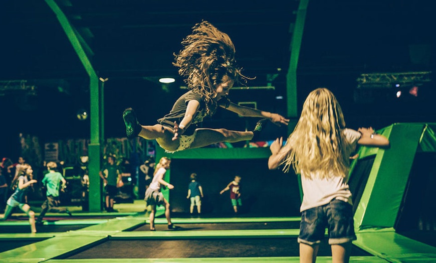 Image 4: One-Hour Trampoline Jumping