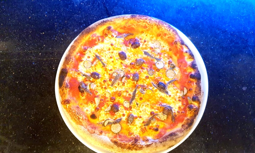 Image 2: 2, 4 oder 6 Pizzen nach Wahl zur Abholung - Authentisch italienisch
