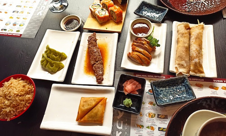 Image 11: Buffet libre de sushi por la noche para dos personas