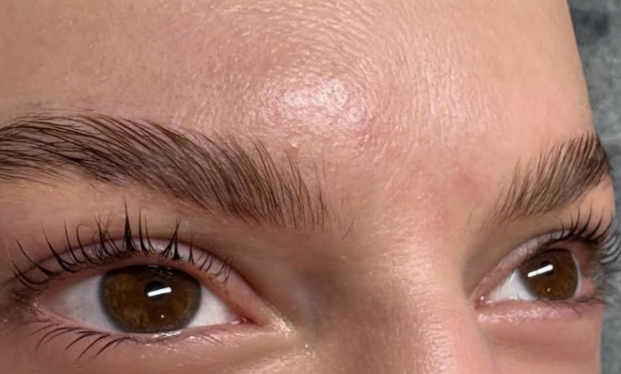 Image 1: Wimpern- und/oder Augenbrauen-Lifting inkl. Färben für 1 Person