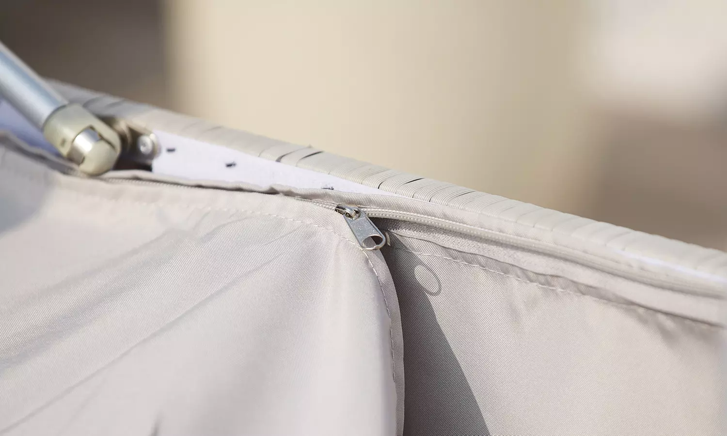 Salon de jardin 4 places Kocoon en résine tressée, modèle "Oacari"