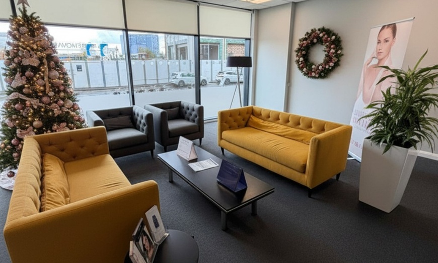 Image 3: Cryolipolysis Treatment at SkinSpaceUK