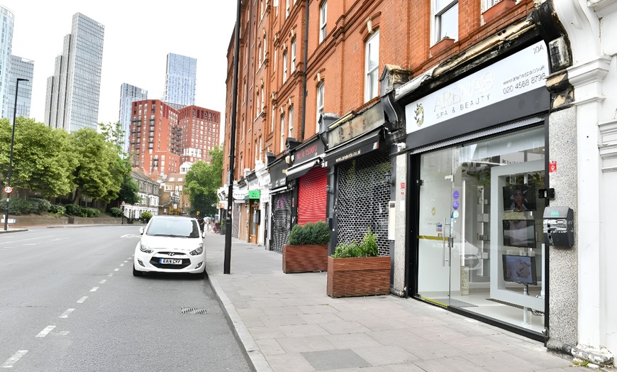 Image 9: Indulge in a 30-Minute or 60-Minute Couples Massage 