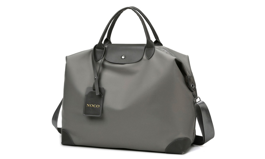 Image 6: Water-resistant Large Tote Bag with Zip Closure and Trolley Sleeve