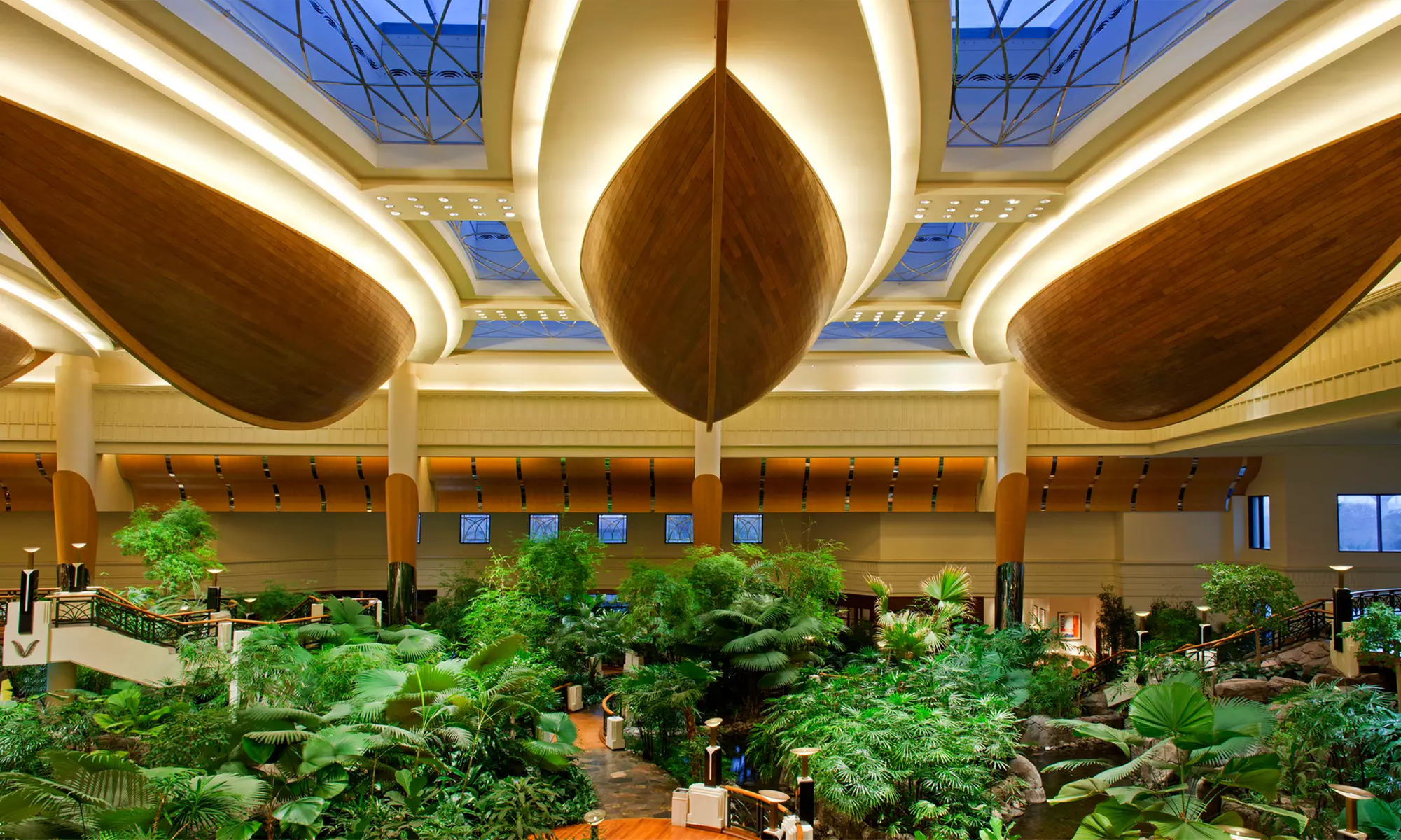 5*Dubai: One-Night Stay with Breakfast and Waterpark Access