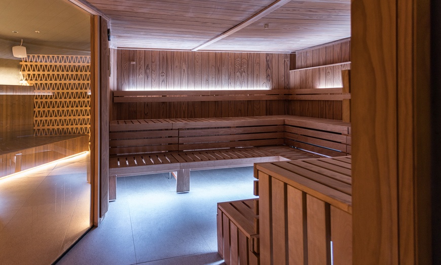 Image 2: Acceso spa 90 minutos con circuito de aguas premium y masaje opcional 