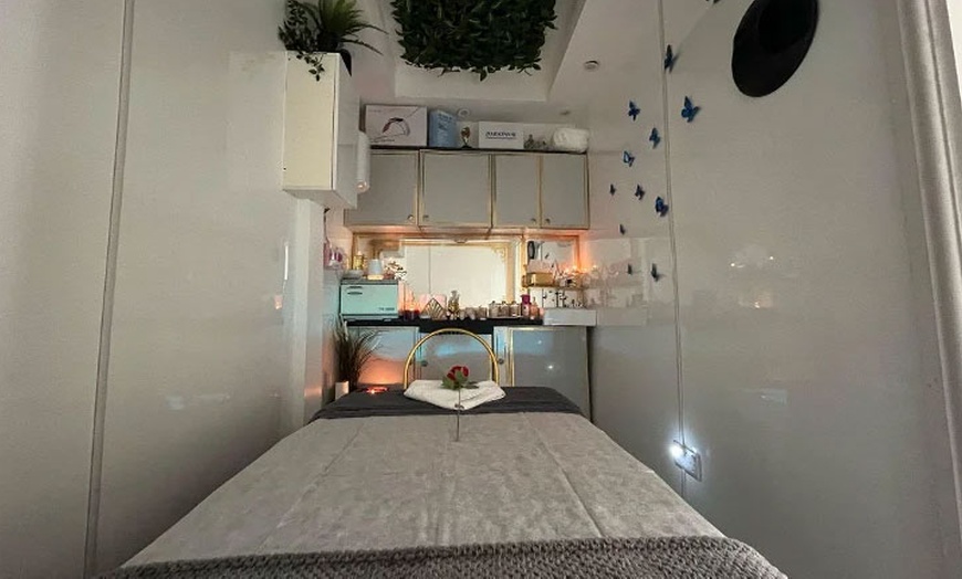 Image 3: Up to 60% Off on Eyelash Extensions