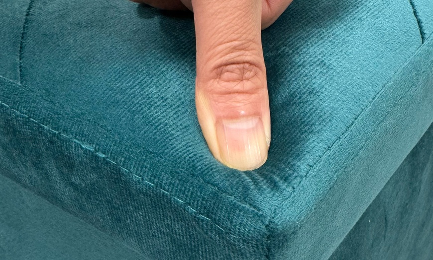 Image 21: Puff cuadrado con tapizado de terciopelo