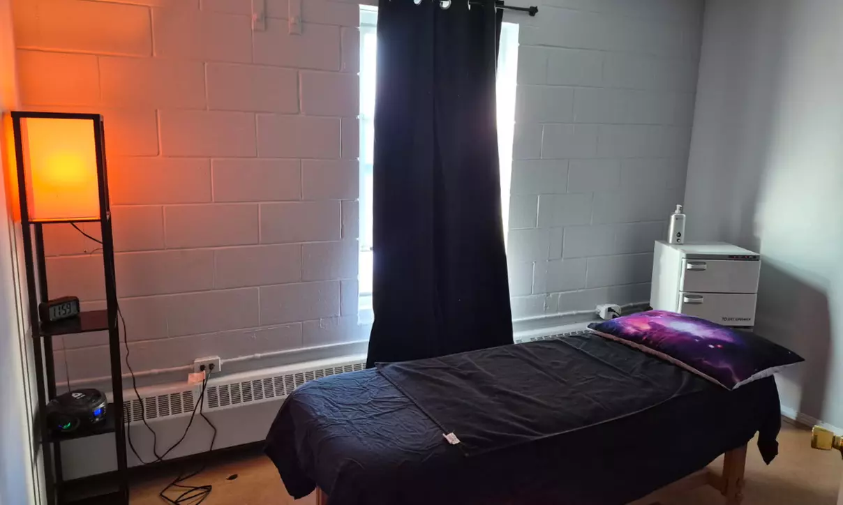 Unwind Side by Side with 60-Minutes or 90-Minutes Couples Massage