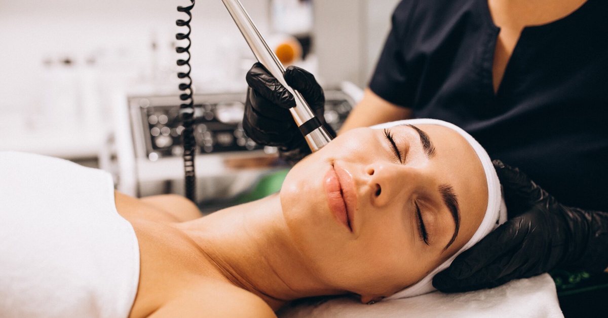Tratamiento facial con microdermoabrasión en Barcelona