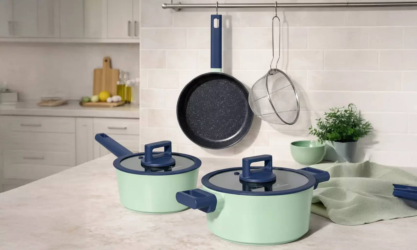 Set di pentole con coperchi in vetro