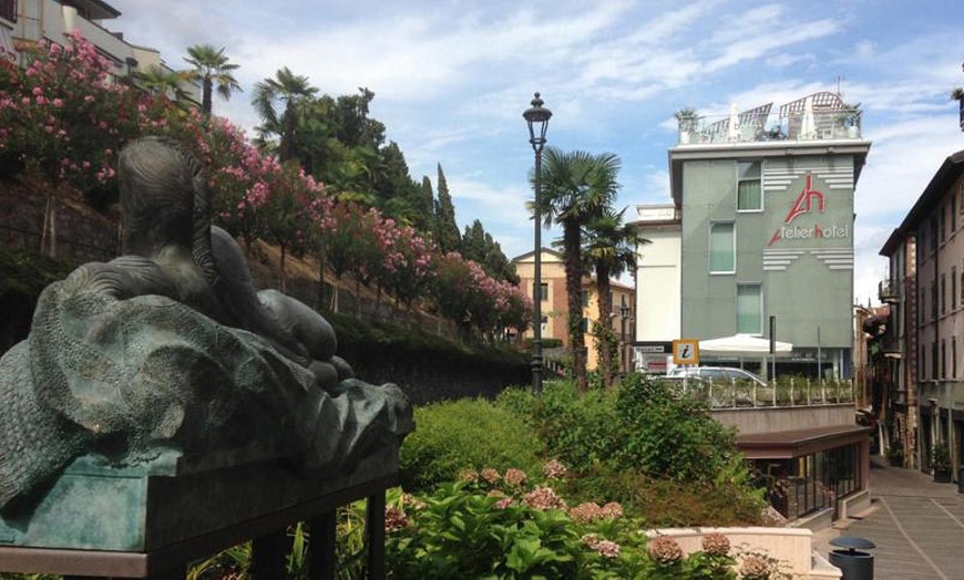 Image 3: Gardone Riviera: camera Superior con colazione o mezza pensione e Spa