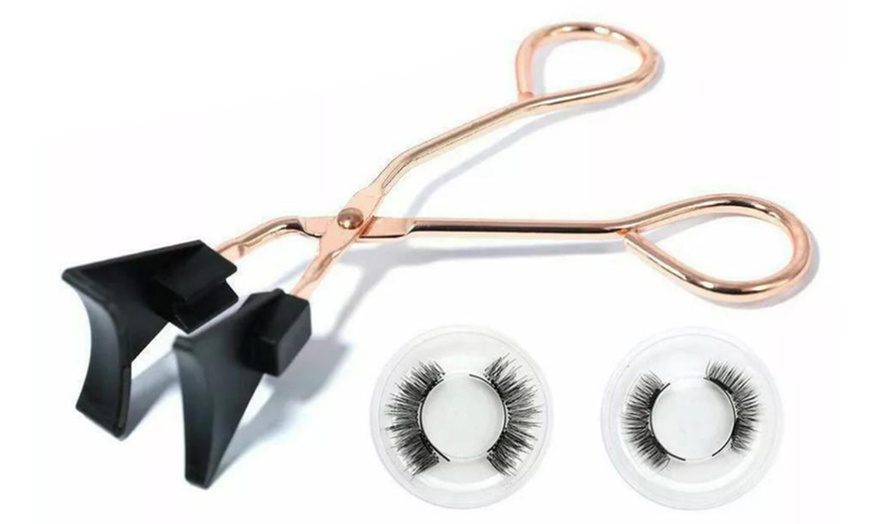 Image 3: Three Pairs of Magnetic Glue-Free Eyelash Kit
