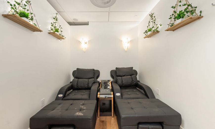 Image 6: Relax with a 60 or 90-Min Body & Foot Combo Massage For Solo or Couple