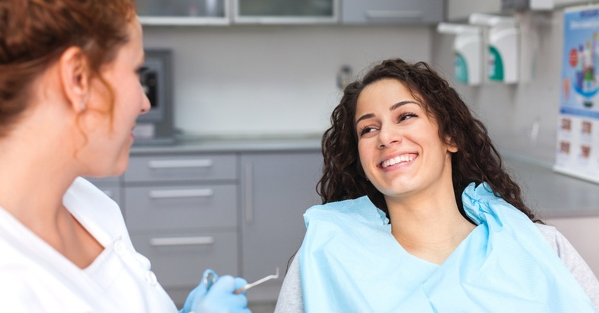 Examen dental y limpieza bucal en Madrid