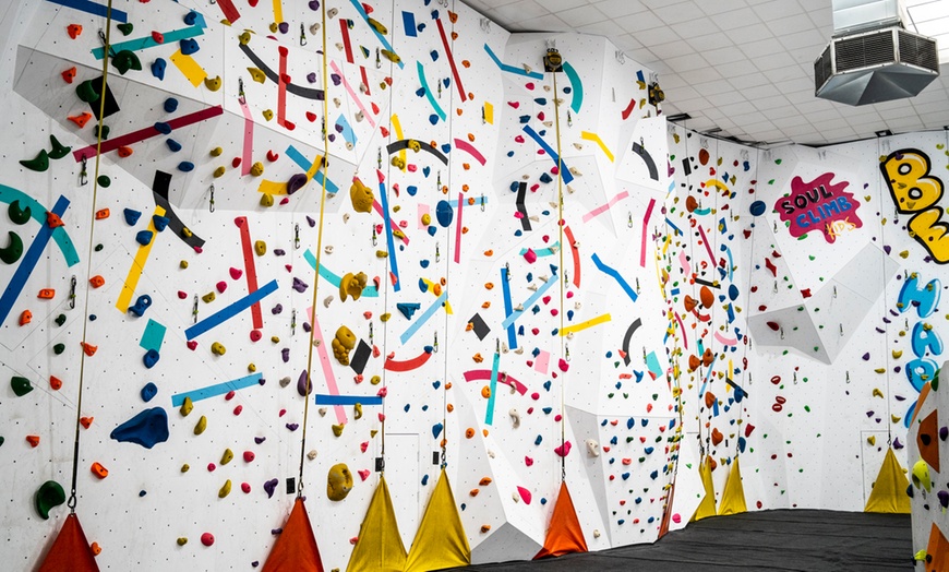 Image 17: Escalada libre o en familia con material y 1 h de profesor incluido