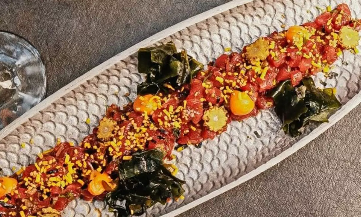 Menú fusión para 2 o 4 personas con postre y opción a botella de vino