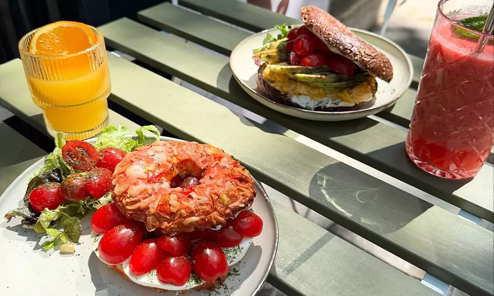 Dein neuer Brunch-Spot in Berlin: Frühstück oder Bowl nach Wahl inkl. Getränk für 1 - 2 Pers. (bis 32% sparen) - Second Medium